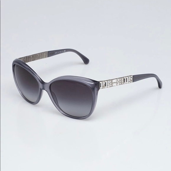🤍$650. Chanel Top of the line Iconic “Bijou” Trans. Gray with Strass Crystals! - Picture 3 of 15